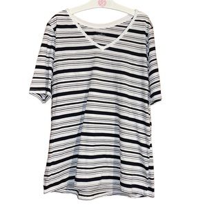 •LANE BRYANT•NWOT BLACK/WHITE STROED V-NECK RELAXED FIT TEE SHIRT SIZE 14/16